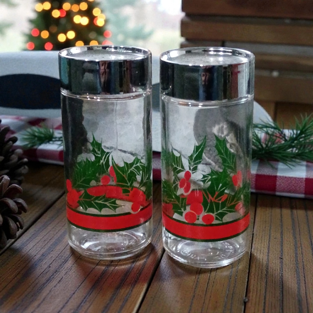 Vintage Libbey Glass Salt and Pepper Shaker Set Christmas Holly